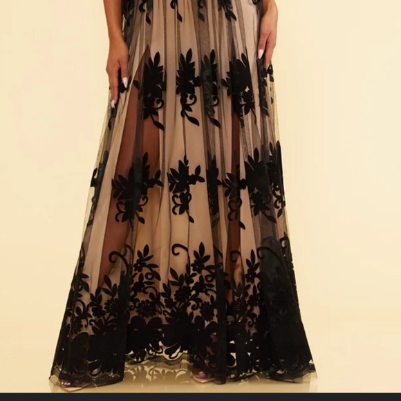 LUXXEL ELEGANT BLACK NUDE FLORAL LACE STRAP DEEP V-NECK GOWN sz S - Picture 6 of 15